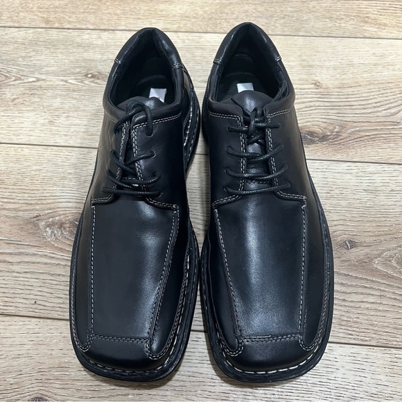 New in box Steve Madden Menlow black loafers with detailed white stitching, 9.5. - Picture 12 of 16